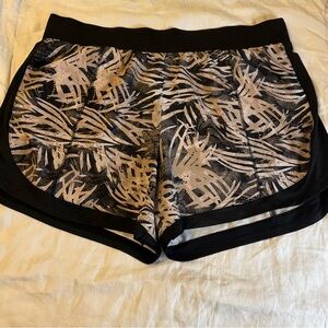 tek gear Black and Beige Printed Athletic Shorts